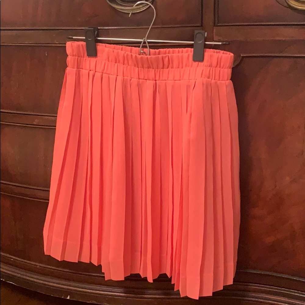Banana Republic coral pleated skirt